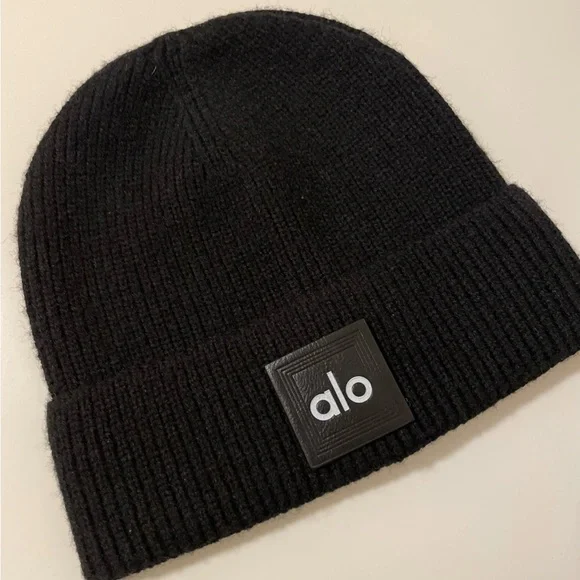 ALO Yoga Black Beanie - Picture 2 of 2